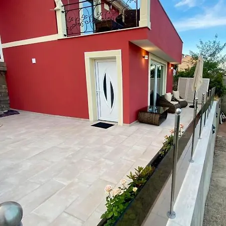 Apartma Hill
