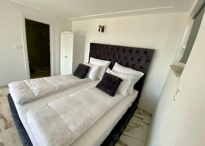 Apartma Hill アパート