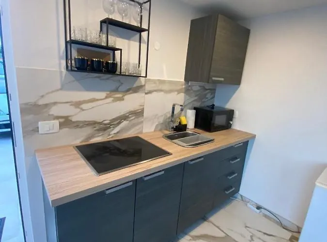 Apartma Hill アパート *